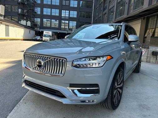 2025 Volvo XC90 B5 Core
