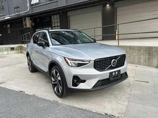 2025 Volvo XC40 Plus