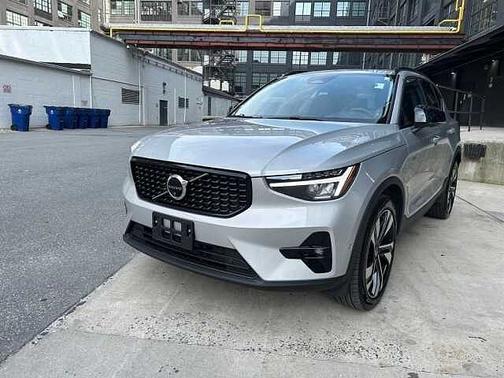 2025 Volvo XC40 Plus