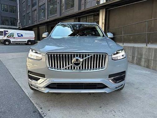 2025 Volvo XC90 Core