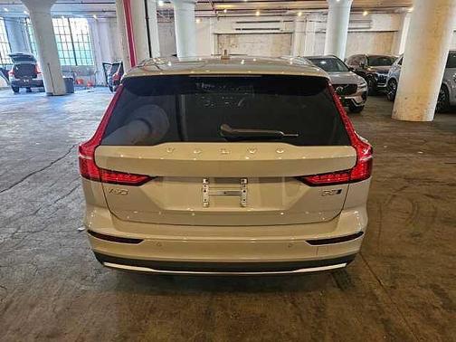 Vapour Grey Metallic 2025 Volvo V60 Cross Country B5 Ultra