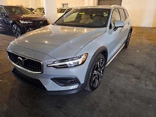 Vapour Grey 2025 Volvo V60 Cross Country Ultra
