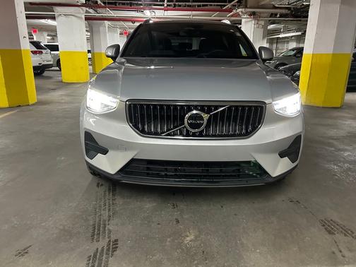 2025 Volvo XC40 B5 Core