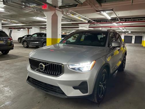 2025 Volvo XC40 B5 Core