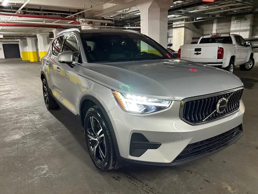 2025 Volvo XC40 B5 Core
