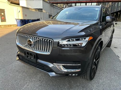2024 Volvo XC90 B5 Plus