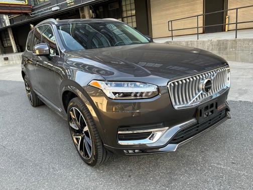 2024 Volvo XC90 B5 Plus