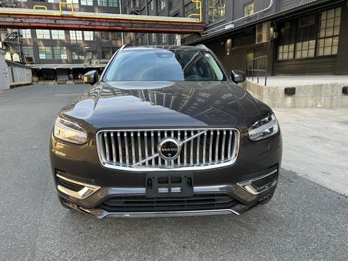 2024 Volvo XC90 B5 Plus
