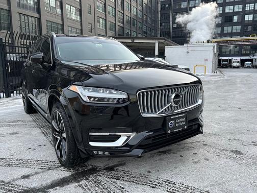 2024 Volvo XC90 B5 Plus
