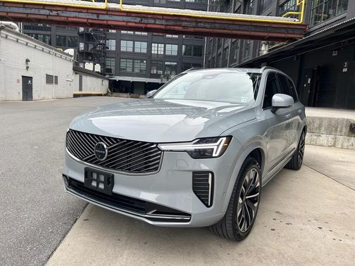 2025 Volvo XC90 B5 Plus