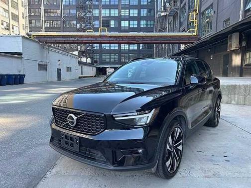 2025 Volvo XC40 Plus