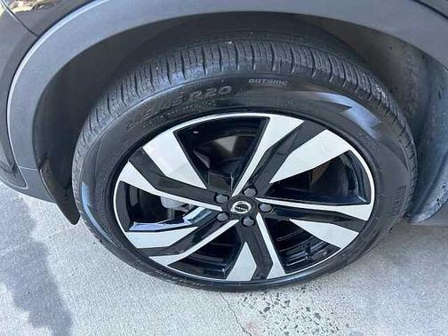 2025 Volvo XC40 Plus