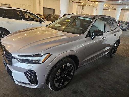Aurora Silver 2026 Volvo XC60 Plus