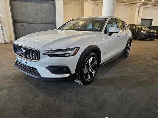 2024 Volvo V60 Cross Country Plus