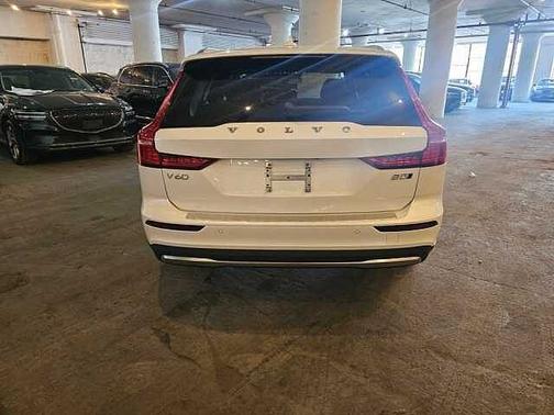 2024 Volvo V60 Cross Country Plus