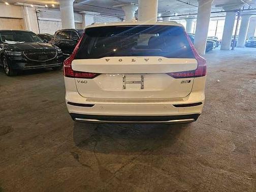 2024 Volvo V60 Cross Country Plus