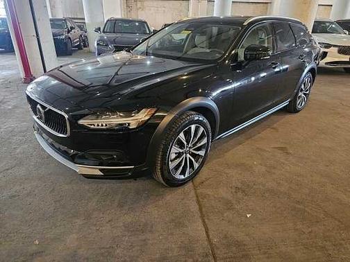 2025 Volvo V90 Cross Country Plus