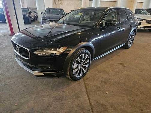 2025 Volvo V90 Cross Country Plus