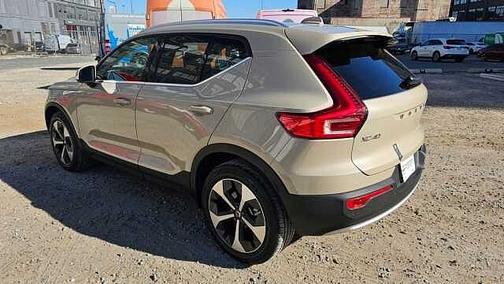 2025 Volvo XC40 Core