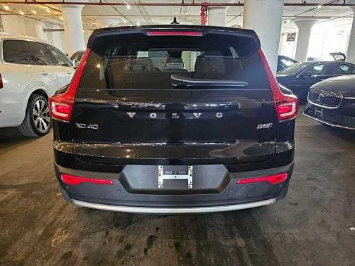 Onyx Black 2024 Volvo XC40 Plus