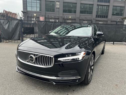 2025 Volvo S90 Plug-In Hybrid Plus