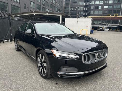 2025 Volvo S90 Plug-In Hybrid Plus