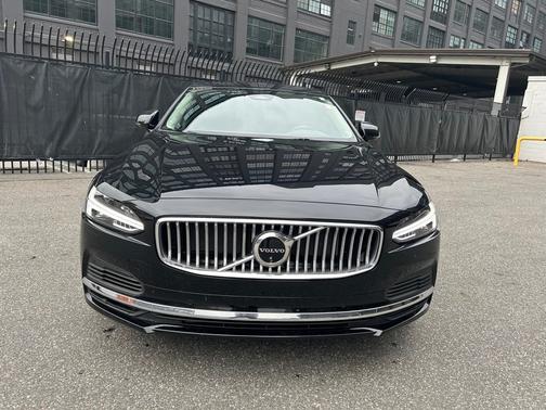 2025 Volvo S90 Plug-In Hybrid Plus