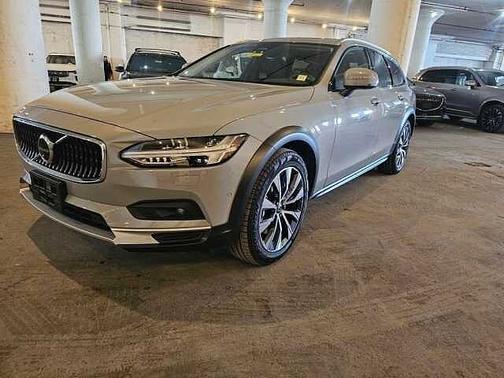 2025 Volvo V90 Cross Country Plus