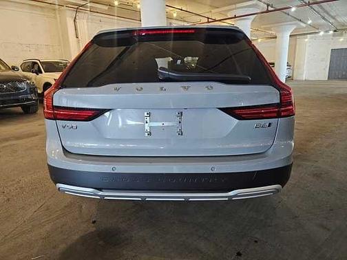2025 Volvo V90 Cross Country Plus