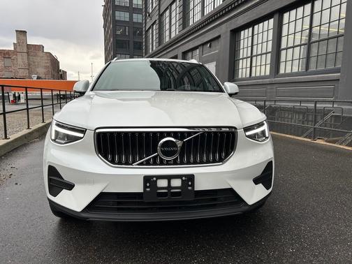 2024 Volvo XC40 B5 Core