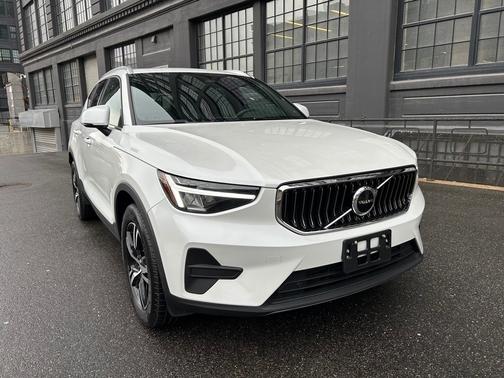 2024 Volvo XC40 B5 Core
