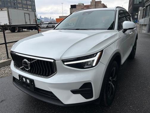 2024 Volvo XC40 B5 Core