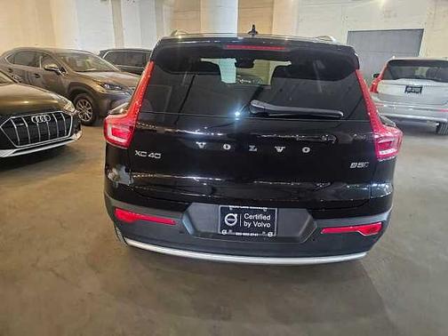 Onyx Black 2025 Volvo XC40 Core