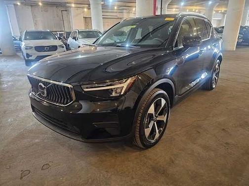 Onyx Black 2025 Volvo XC40 Core