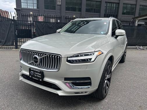 2022 Volvo XC90 T6 Inscription