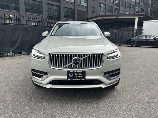 2022 Volvo XC90 T6 Inscription