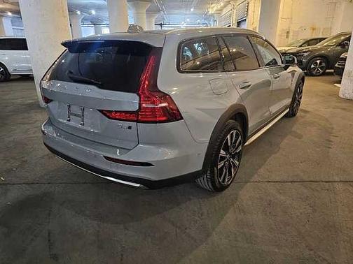 2025 Volvo V60 Cross Country Ultra