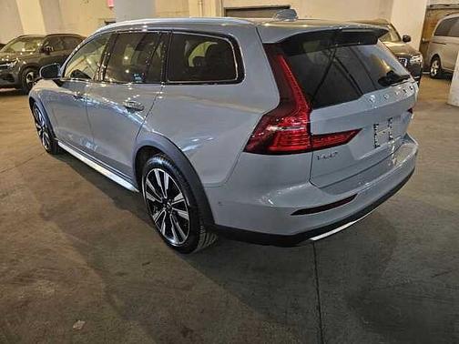 2025 Volvo V60 Cross Country Ultra