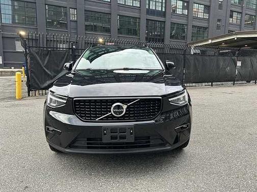 2025 Volvo XC40 Plus