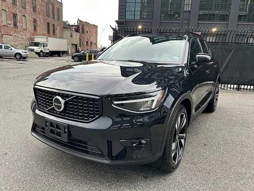 2025 Volvo XC40 Plus