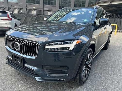 2022 Volvo XC90 T6 Momentum