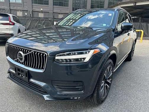 2022 Volvo XC90 T6 Momentum