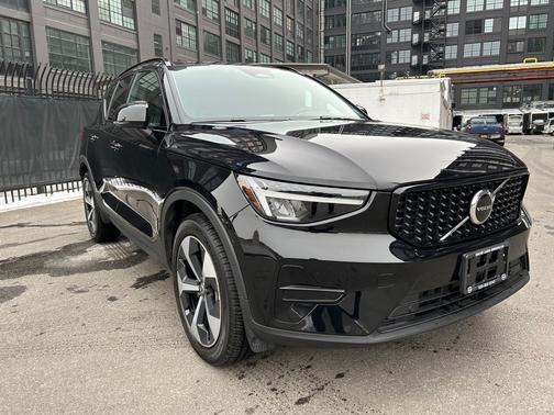 2024 Volvo XC40 B5 Core