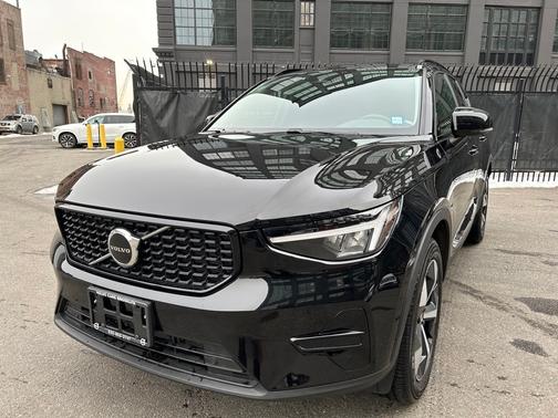 2024 Volvo XC40 B5 Core