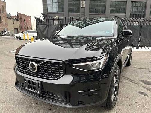 2024 Volvo XC40 Core
