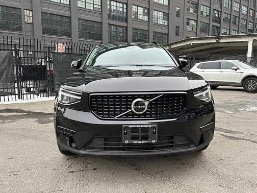 2024 Volvo XC40 Core