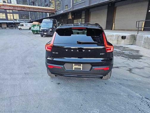 2023 Volvo XC40 Plus