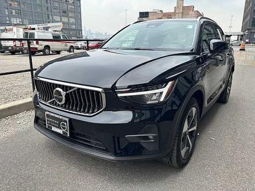 2025 Volvo XC40 Plus