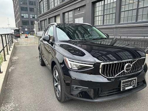 2025 Volvo XC40 Plus