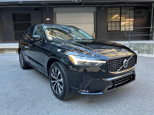 2025 Volvo XC60 B5 Plus